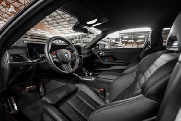 bmw-m2-interieur-cockpit.jpg