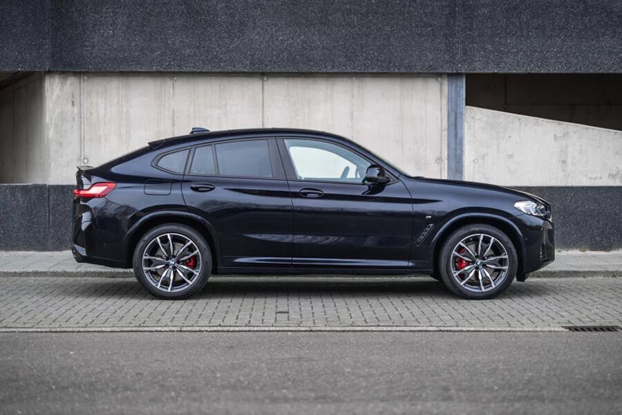 bmw-x4-zwart-zijkant.jpg