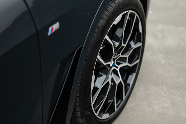 BMW-X7LCI-GRIJS-PARKEERGARAGE-14