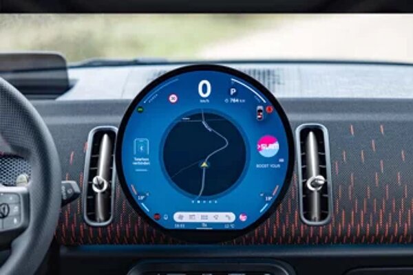 mini-countryman-interieur-oled-scherm-ekris.jpg