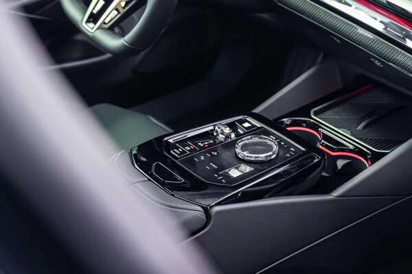 bmw-5-serie-touring-550e-xdrive-21.jpg