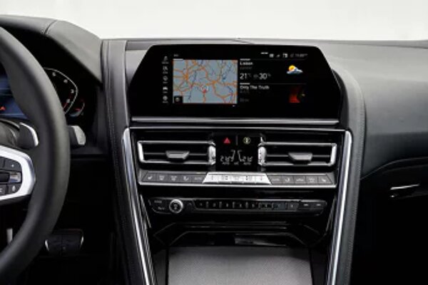 bmw-8-serie-gran-coupe-interieur-display-1040x694.jpg