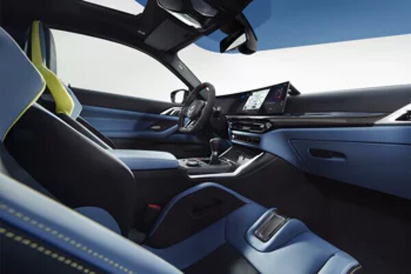 bmw-m4-coupe-interieur-cockpit.jpg