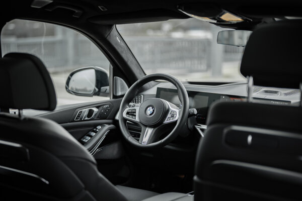 BMW-X7LCI-GRIJS-PARKEERGARAGE-10