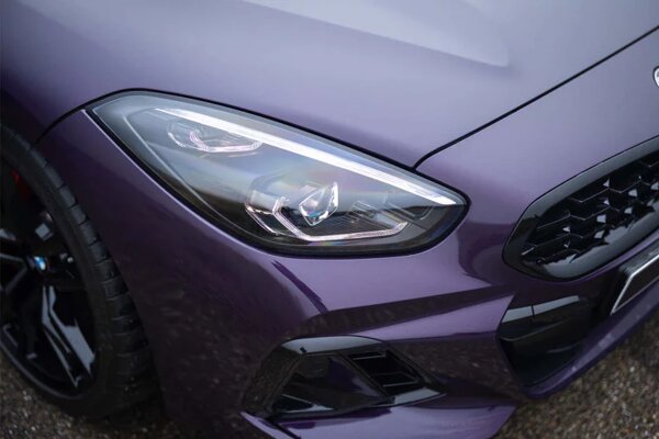 bmw-z4-paars-voorkant-koplamp-close-up.jpg