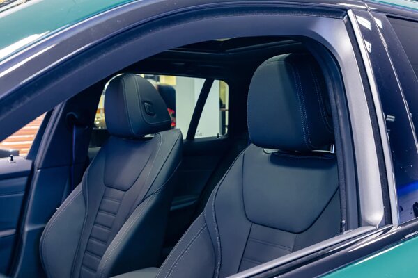 bmw-330e-touring-14.jpg
