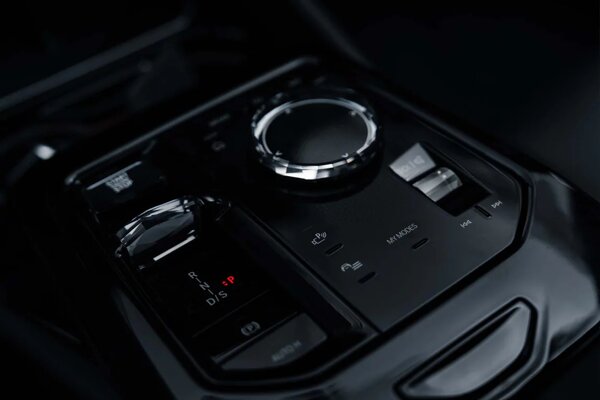 bmw-5-serie-sedan-interieur-middenconsole-ekris.jpg