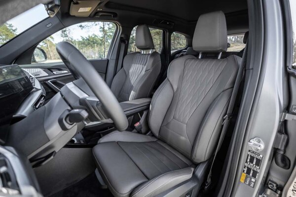 bmw-ix1-interieur-stoelen