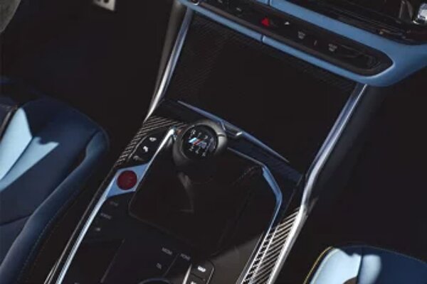 bmw-m4-coupe-interieur-middenconsole-handbak.jpg