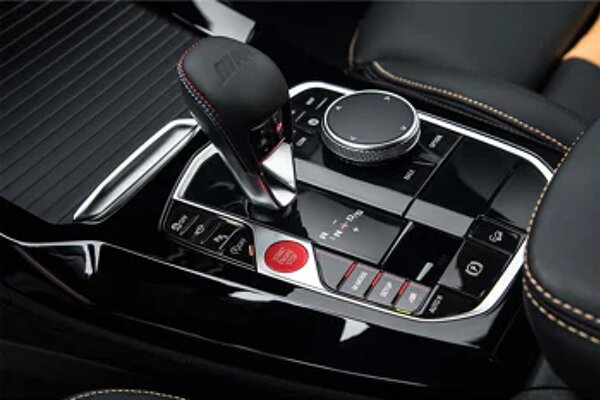 bmw-x3m-interieur-versnelling-1040x694.jpg