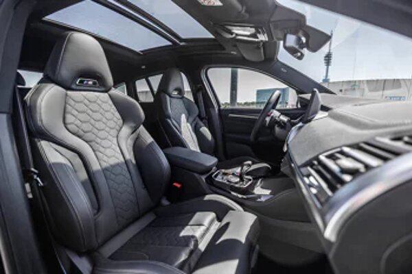 bmw-x4m-interieur-stoelen-1040x694.jpg