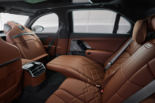 P90636176_highRes_bmw-i7-60-xdrive-04-