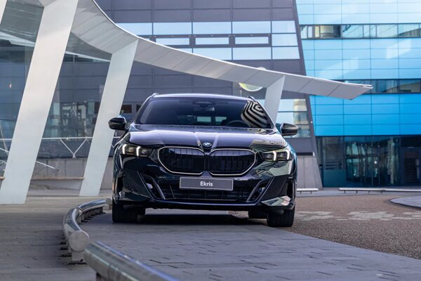 bmw-5-serie-touring-550e-xdrive-1.jpg