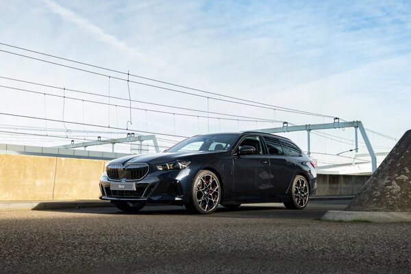 bmw-5-serie-touring-550e-xdrive-11.jpg
