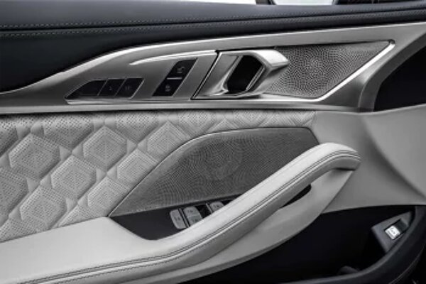 bmw-m8-gran-coupe-interieur-geluid-1040x694.jpg