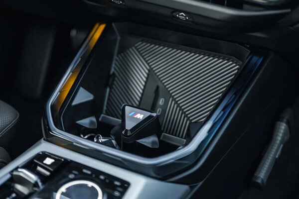 bmw-x3-interieur-draadloos-smartphone-opladen-ekris.jpg