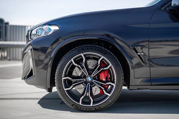 bmw-x4-m-donkerblauw-wiel-1520x1014.jpg