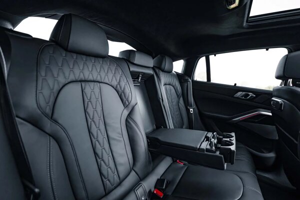 bmw-x6-interieur-achterbank-ekris.jpg