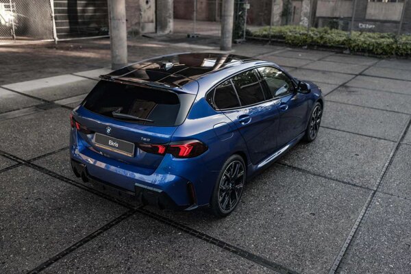 bmw-1-serie-blauw-achterkant-dak-ekris (1)