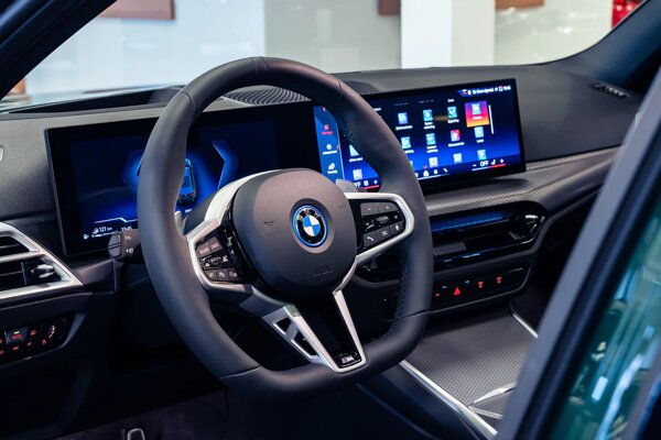 bmw-330e-touring-9.jpg