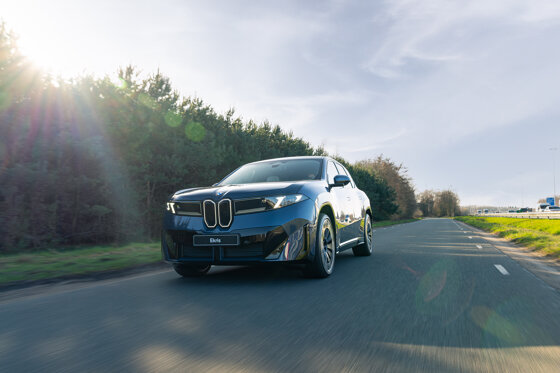 BMW iX3-2