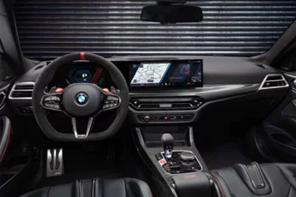 bmw-m4-cs-interieur-cockpit.jpg