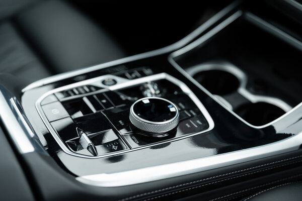 BMW-X7LCI-GRIJS-PARKEERGARAGE-07