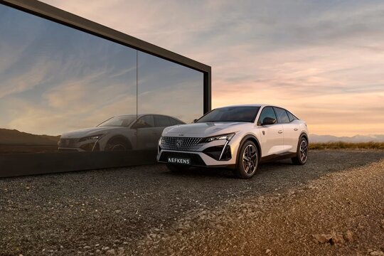 de-nieuwe-peugeot-e-408-voorkant