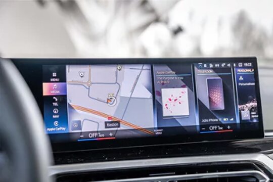 bmw_i4 - bmw curved display