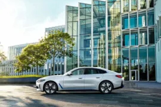 bmw_i4 - zijaanzicht