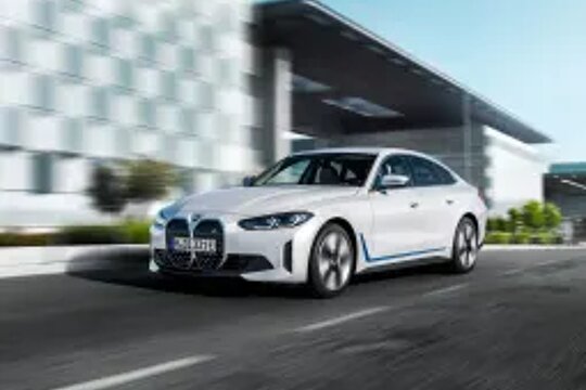 bmw_i4 - blauwe accenten