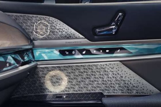 bmw i7 -sound system