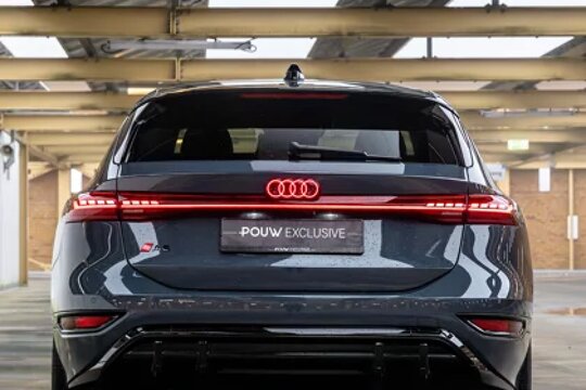 a6 avant e-tron - brede lichtstrook en spoiler