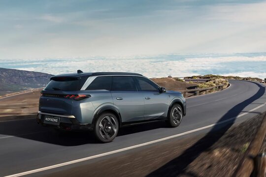peugeot-5008-exterieur-schuinachter-rijdend