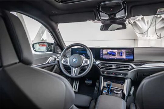 bmw_i4 - cockpit
