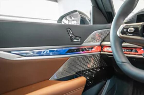 bmw i7 - interaction bar