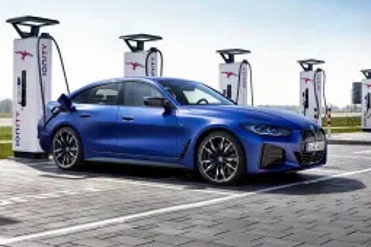 bmw_i4 - opladen