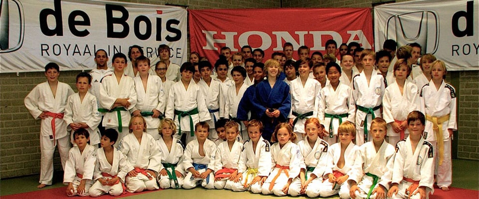 debois-tju-groepsfoto-sponsoring