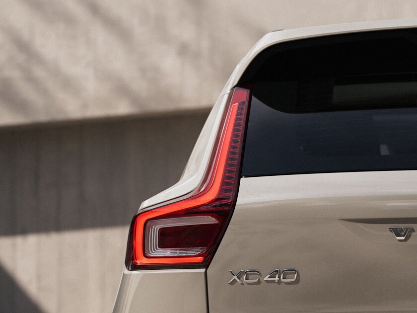 JPG Medium-XC40_MHEV_16x9_Rear_details_closeup_VIS