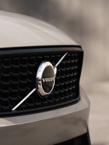 JPG Medium-XC40_MHEV_16x9_3_4_Grill_Front_closeup_VIS