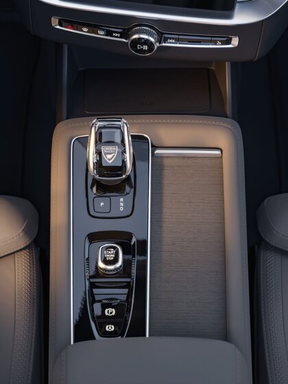 JPG Medium-TIM01028_CenterConsole