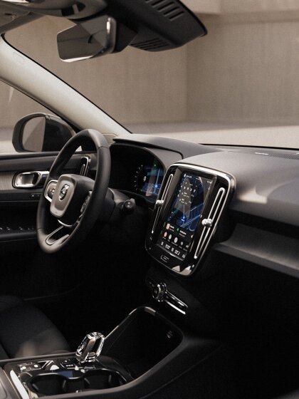 JPG Medium-XC40_MHEV_16x9_Cabin_overview_VIS