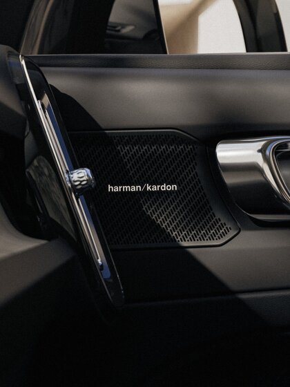 JPG Medium-XC40_MHEV_16x9_Soundsystem_closeup_VIS