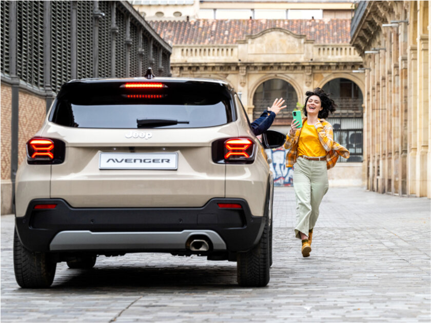 JEEP-AVENGER-MHEV-MY25-640X480-REAR-LIGHTS