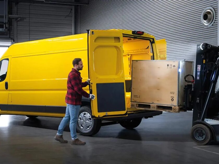 opel-movano-e-inladen.jpg (1)