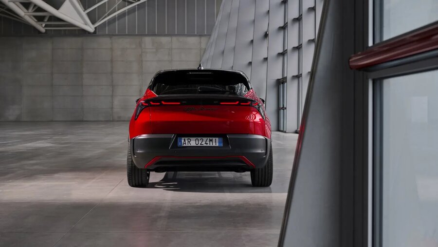 11_Alfa_Romeo_MILANO_exterieur.jpg