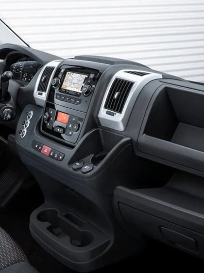 opel-movano-e-interieur.jpg