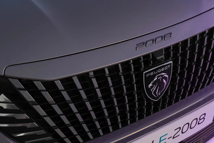 PEUGEOT_E-2008_2305CV_044-3