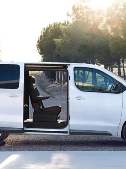 opel-zafira-e-life-deur-open.jpg