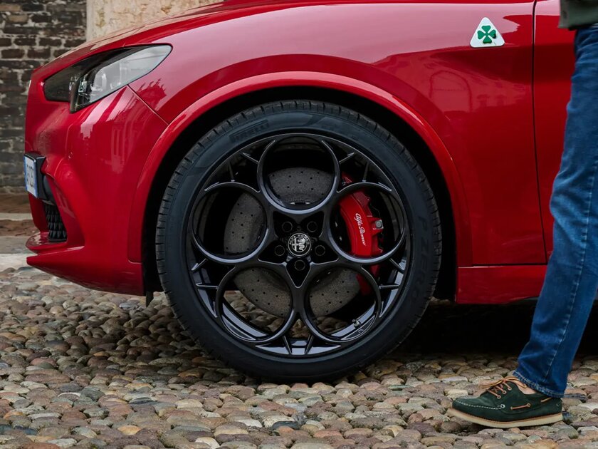 alfa-romeo-stelvio-quadrifoglio-1-6